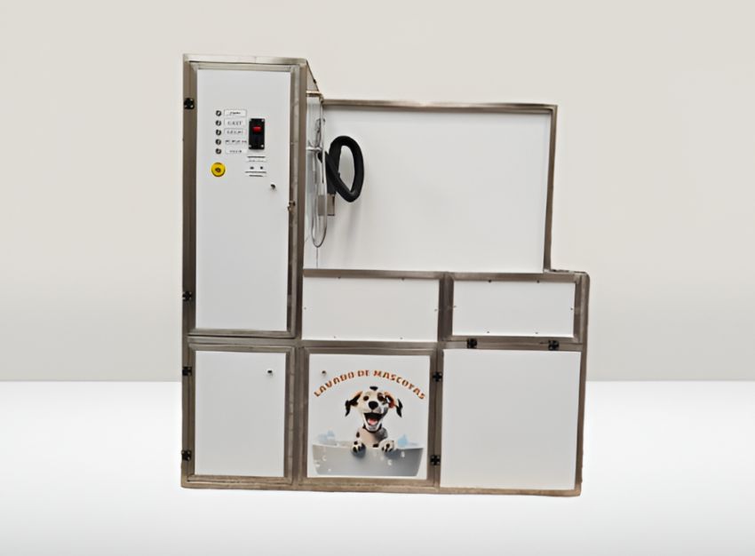 Equipo blanco para lavar mascotas con bañera, manguera y panel de control lateral.